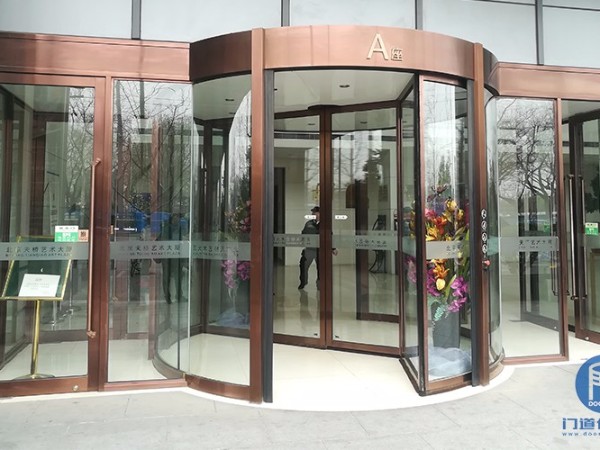 北京某大廈圣維兩翼自動旋轉門保養檢測服務案例