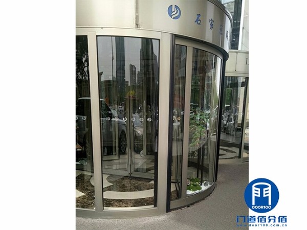 石家莊某大廈KBB自動(dòng)兩翼旋轉(zhuǎn)門(mén)維修服務(wù)案例