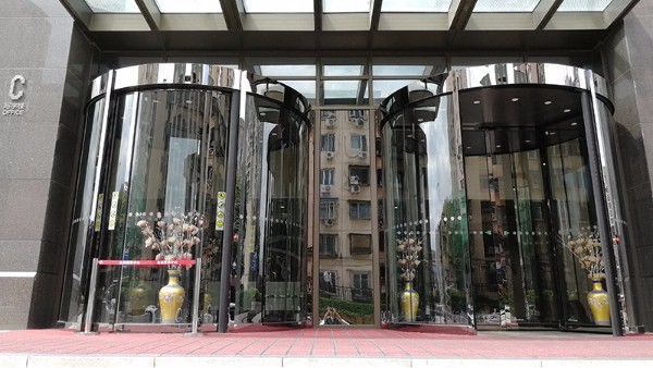 旋轉門售后服務之自動旋轉門配件保養方法介紹